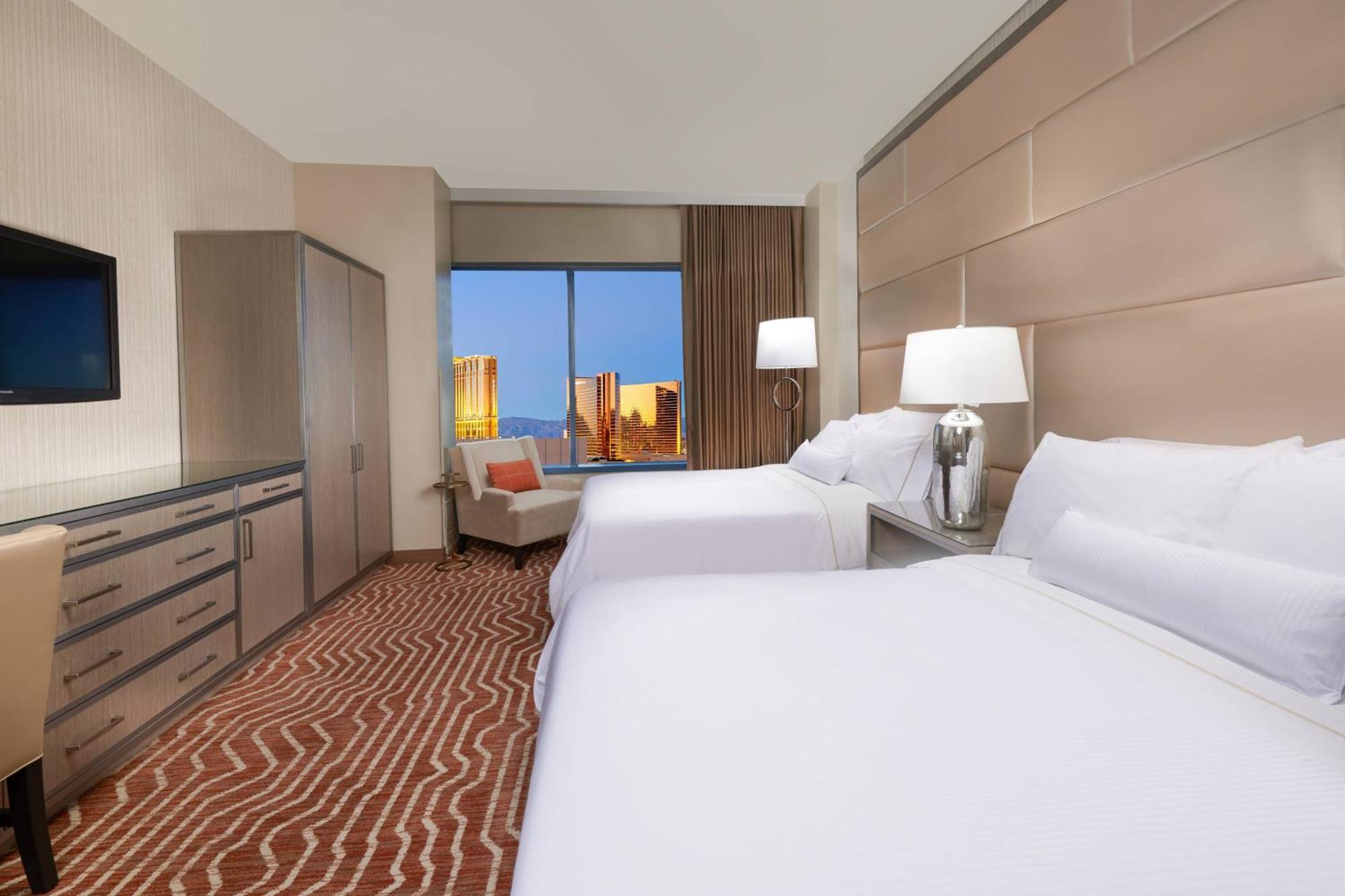 Deluxe 2 Double Beds Guest room 2 Double City view