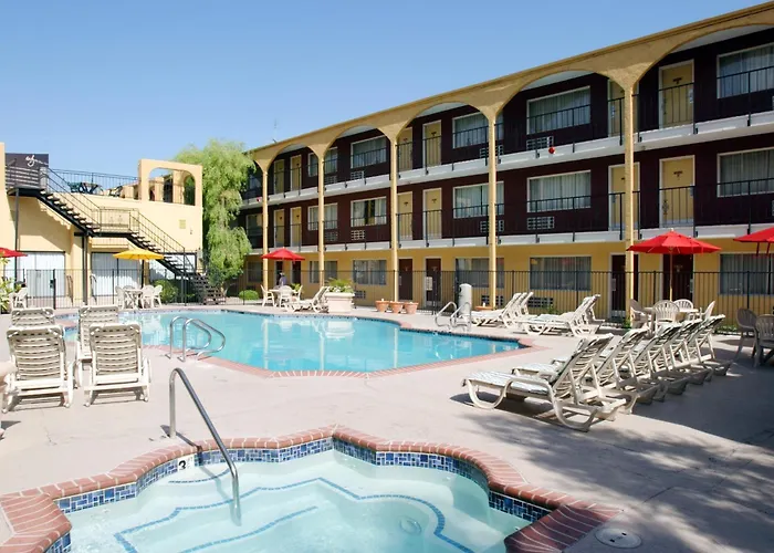Pet Friendly hotel: Mardi Gras Hotel & Casino