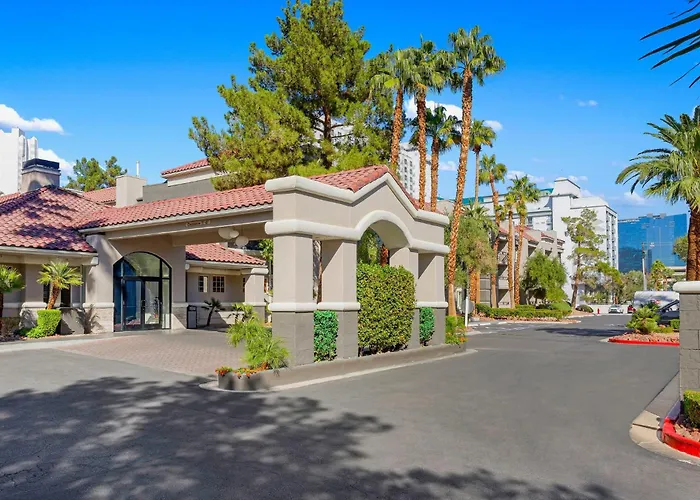 Pet Friendly hotel: Desert Rose Resort